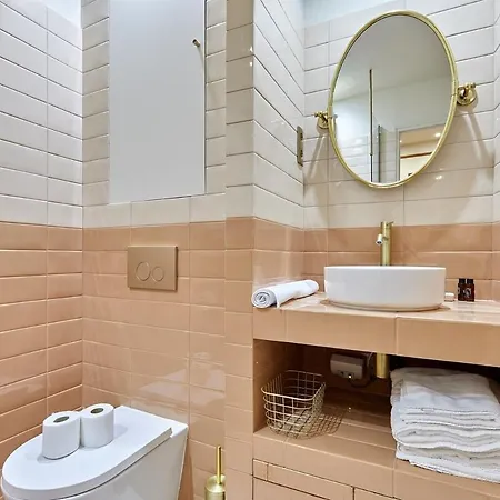 Center Of By Prestige * 파리