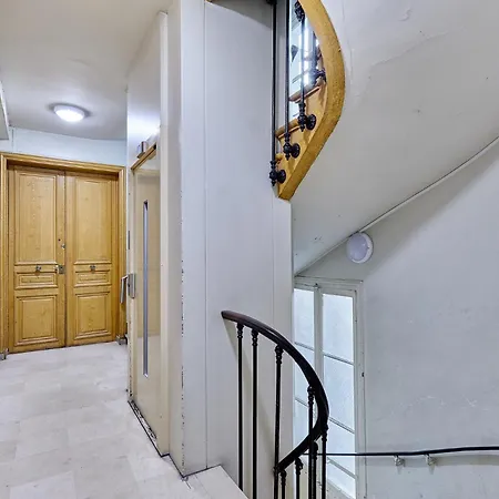 Apartment Center Of By Prestige Paris
